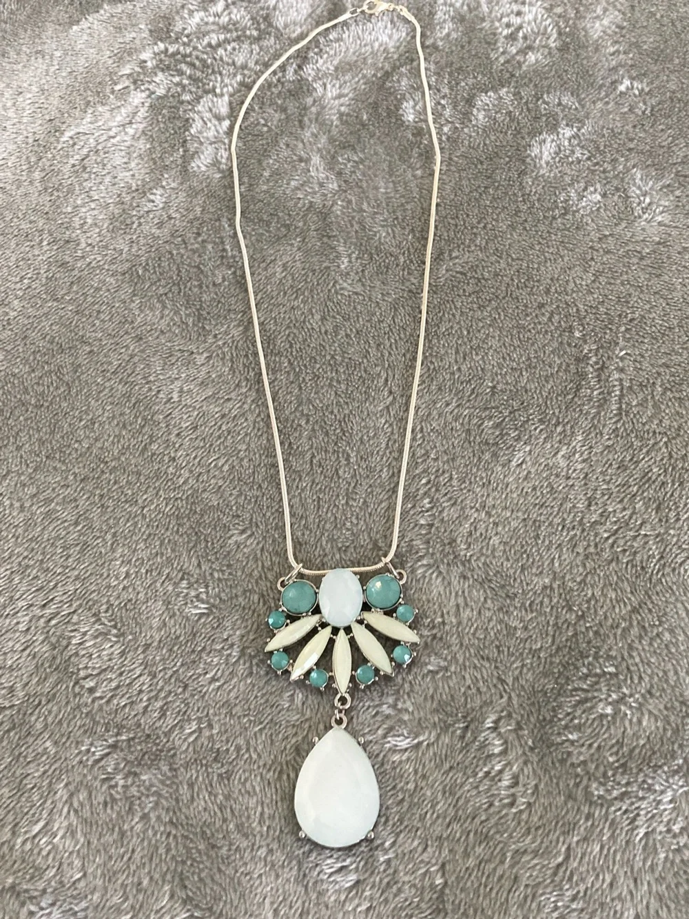 Green pendant necklace